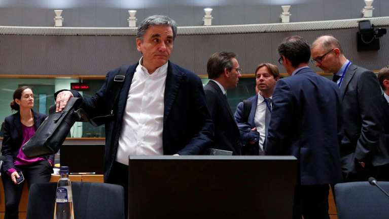 Τα σχέδια του ΥΠΟΙΚ για τη δημοσιονομική βόμβα των αναδρομικών