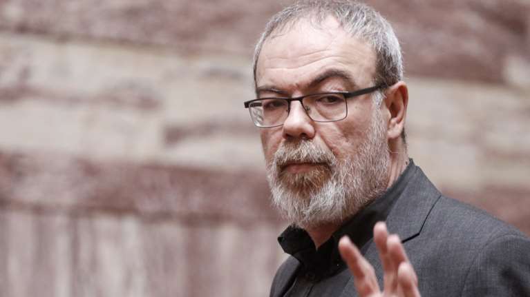 ΝΔ: Θράσος Κυρίτση να λέει ότι κανείς δεν σκοτώθηκε από μολότοφ