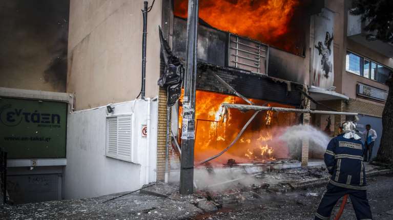 Έσβησε η πυρκαγια σε κατάστημα παιχνιδιών στο Χαλάνδρι