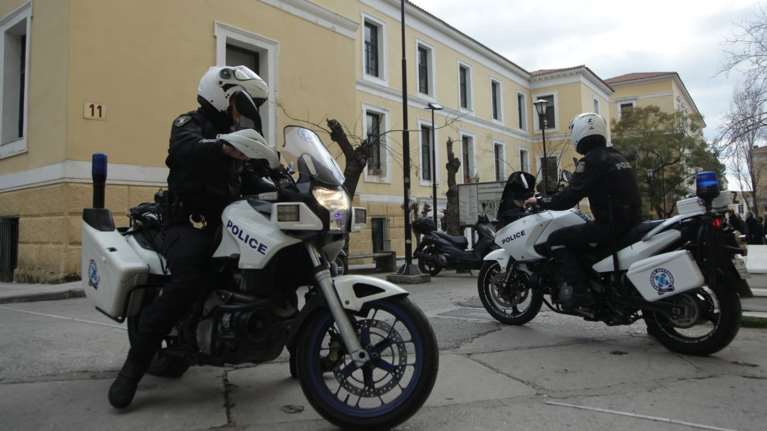 Προφυλακιστέοι οι τρεις κατηγορούμενοι για τη ληστεία στον εργολάβο