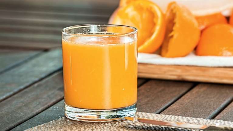 Φρεσκοστυμμένοι χυμοί σε δημόσιους χώρους από το υπ. Ανάπτυξης