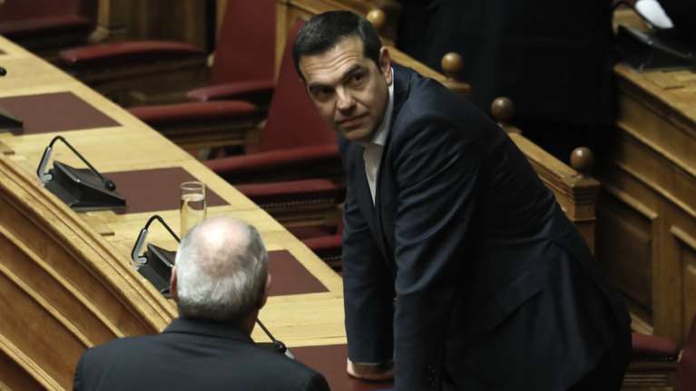 Κυβερνητικές πηγές: Η ΝΔ προσπαθεί απεγνωσμένα να περισώσει στελέχη της