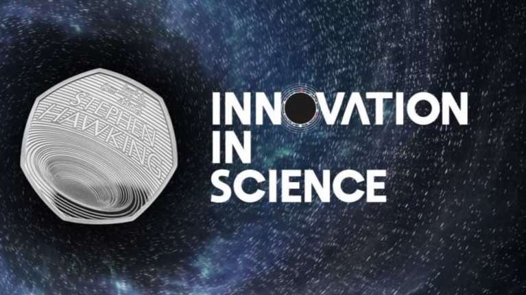 Ένα συλλεκτικό νόμισμα προς τιμήν του Στίβεν Χόκινγκ