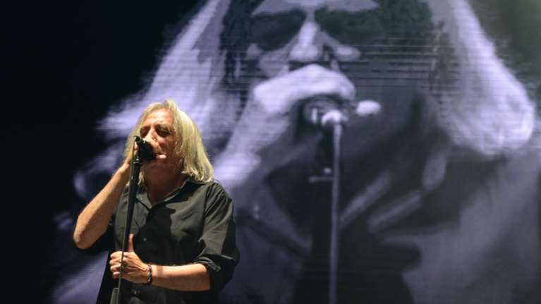 Αναβάλλει και ο Γιάννης Αγγελάκας τη συναυλία του στην Πάτρα