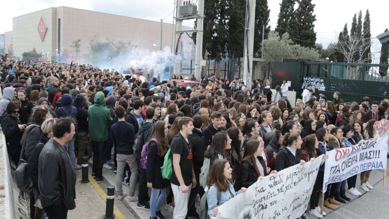 Μαθητικό συλλαλητήριο στα Προπύλαια- αντιδράσεις για το νέο Λύκειο