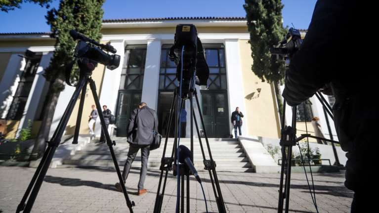 Προθεσμία στους συλληφθέντες για τα πλαστά διπλώματα οδήγησης