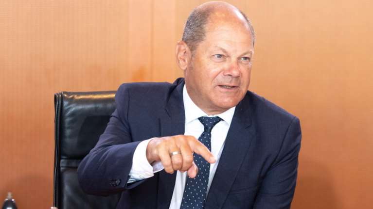 Σολτς: Οι εμπορικές διαμάχες πλήττουν την παγκόσμια οικονομία