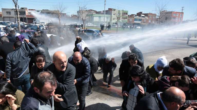 Τουρκία: Συγκρούσεις μετά την αυτοκτονία Κούρδου απεργού πείνας