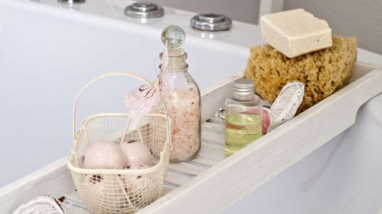 ΕΟΦ: Απαγορεύεται η διάθεση είκοσι επικίνδυνων καλλυντικών προϊόντων