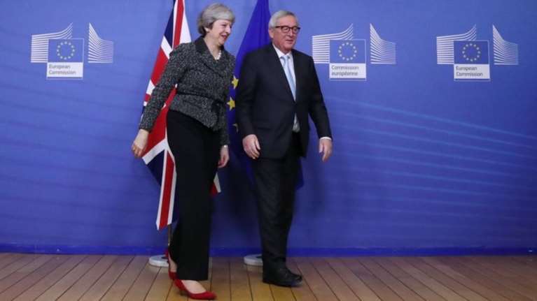 Brexit: Η Μέι ζητά αναβολή αλλά δεν θα πάρει αμέσως την απάντηση