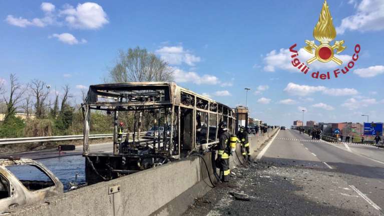 Ιταλία: Οδηγός πυρπόλησε λεωφορείο γεμάτο παιδιά