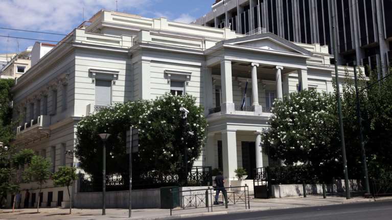 Καταδικάζει την επίθεση το ΥΠΕΞ - Δεσμεύσεις Κατρούγκαλου για μετρα