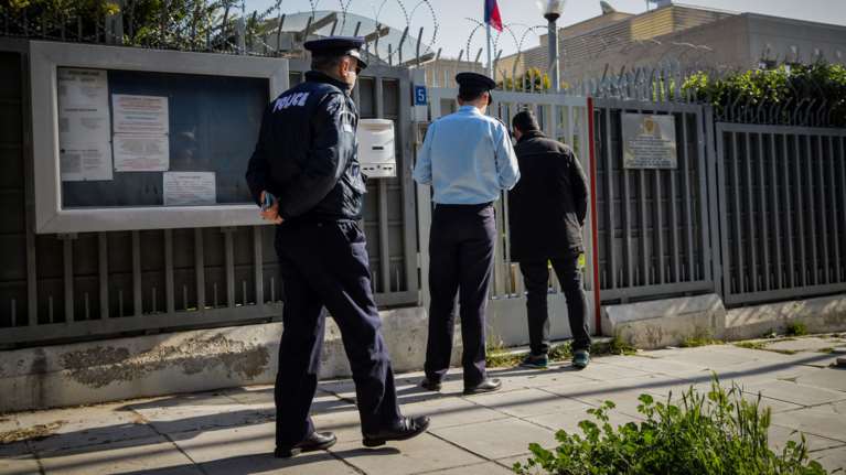 Επίθεση στο Ρωσικό Προξενείο: Οι κάμερες &quot;έπιασαν&quot; τους δράστες