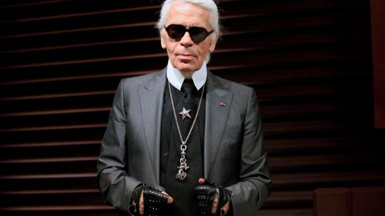 Ο συναρπαστικός Καρλ Λάγκερφελντ: έρχεται η &quot;μη συμβατική&quot; βιογραφία του