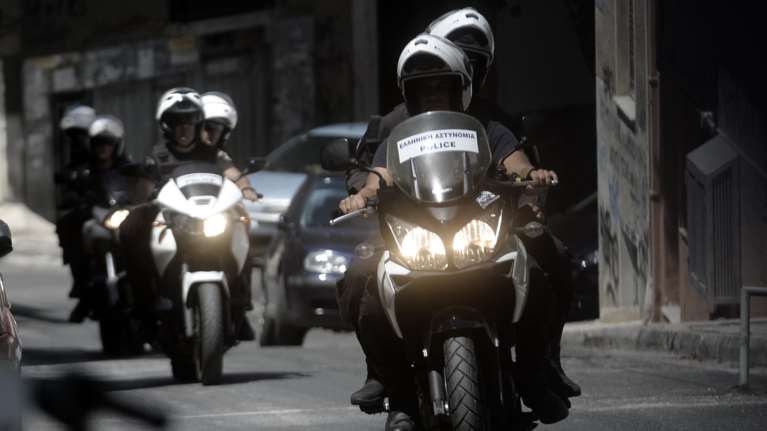 Προσαγωγές 40 ατόμων που πήγαιναν στα Βίλια