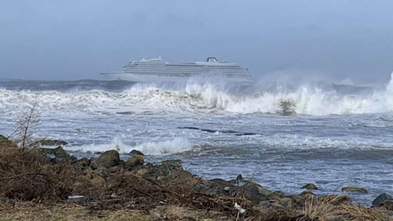 Εκκένωση ακυβέρνητου κρουαζιερόπλοιου με 1.300 επιβάτες στη Νορβηγία