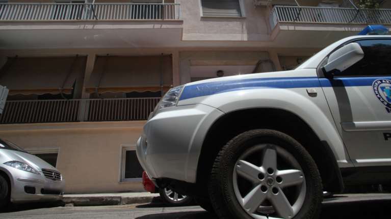 Σύλληψη άνδρα για πορνογραφία ανηλίκων και οπλοκατοχή
