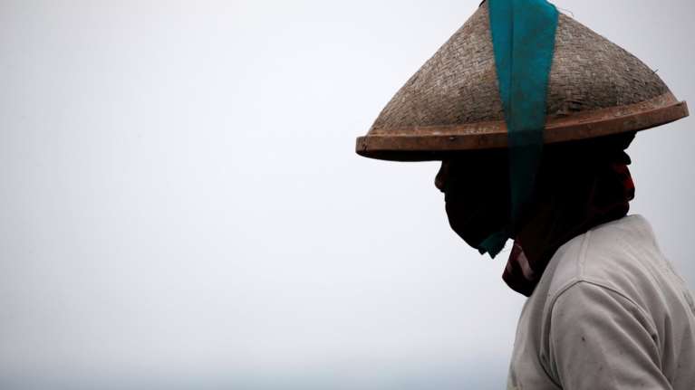 Ινδονησία: Ισχυρός σεισμός 7,3 Ρίχτερ στην Ινδονησία - Προειδοποίηση για τσουνάμι