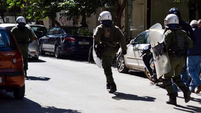 Επεισόδια Καλλιθέα: Δώδεκα συλλήψεις, ένας και για επίθεση σε μετανάστη