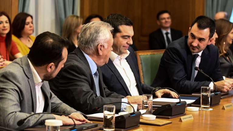 Στον αέρα η ρύθμιση για α&#39; κατοικία - Τα σενάρια νέας αναβολής