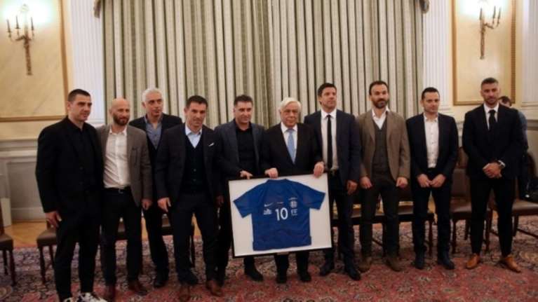 Στον Πρόεδρο της Δημοκρατίας η θρυλική ομάδα του Euro 2004