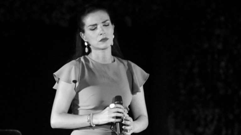 Σοκ για τη Φωτεινή Δάρρα: Στο Mall με την κόρη της την ώρα της αυτοκτονίας