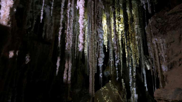 Στο Ισραήλ βρίσκεται το μεγαλύτερο σπήλαιο αλατιού στον κόσμο
