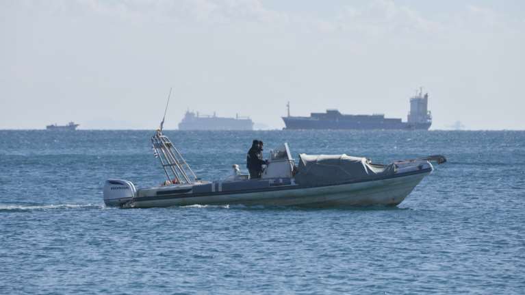 Αναγνωρίστηκε η νεκρή γυναίκα στην παραλία Γλυφάδας