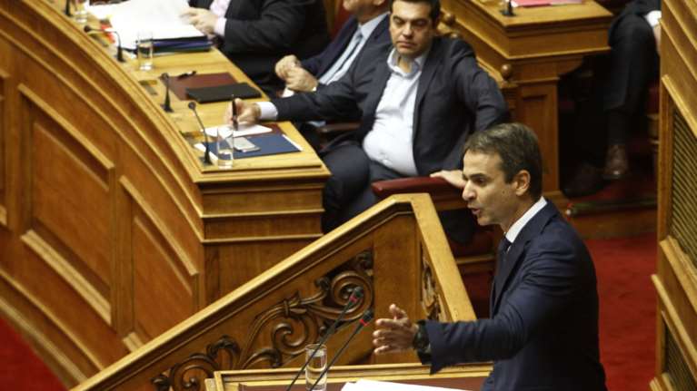 &quot;Πόλεμος&quot; ΝΔ - ΠΑΣΟΚ - κυβέρνησης για τα δάνεια των κομμάτων