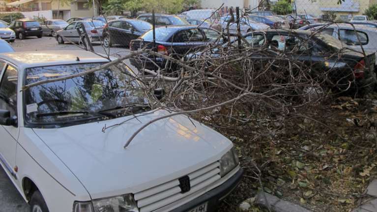 Πυροσβεστική: 138 κλήσεις λόγω των ισχυρών ανέμων στην Αττική