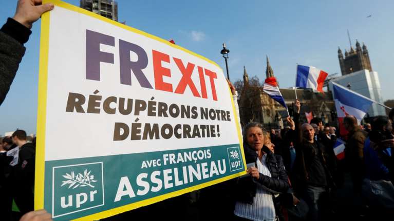 Οι υποστηρικτές του Frexit στο Λονδίνο για την ημέρα του... Brexit