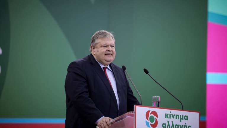 Βενιζέλος: Δεν χαρίζουμε τον αγώνα για τη σωτηρία της χώρας