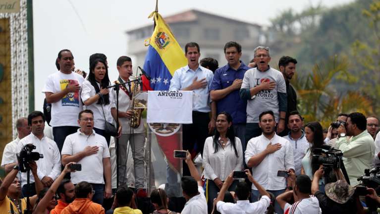 Βενεζουέλα: Με δακρυγόνα διαλύθηκε συγκέντρωση του Γκουαϊδό