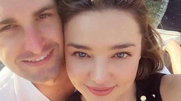 Εγκυος ξανά η Μιράντα Κερ, 10 μήνες μετά τη γέννηση του γιου της