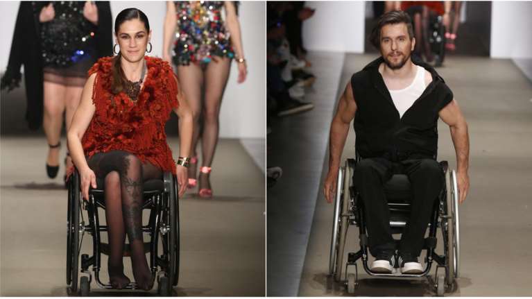 Δύο σπουδαίοι άνθρωποι στην πασαρέλα με το αναπηρικό τους αμαξίδιο