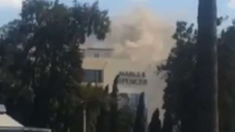 Ξέσπασε πυρκαγιά στο κέντρο της Γλυφάδας