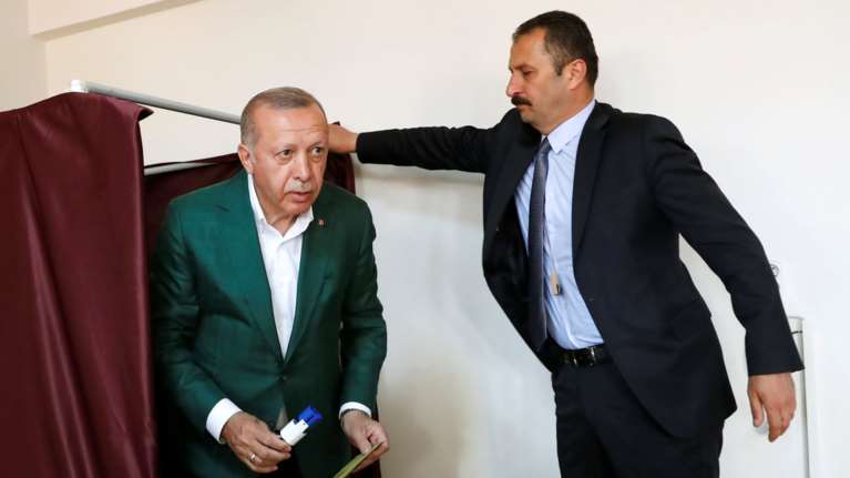 Ήττα Ερντογάν σε Κωνσταντινούπολη και Άγκυρα