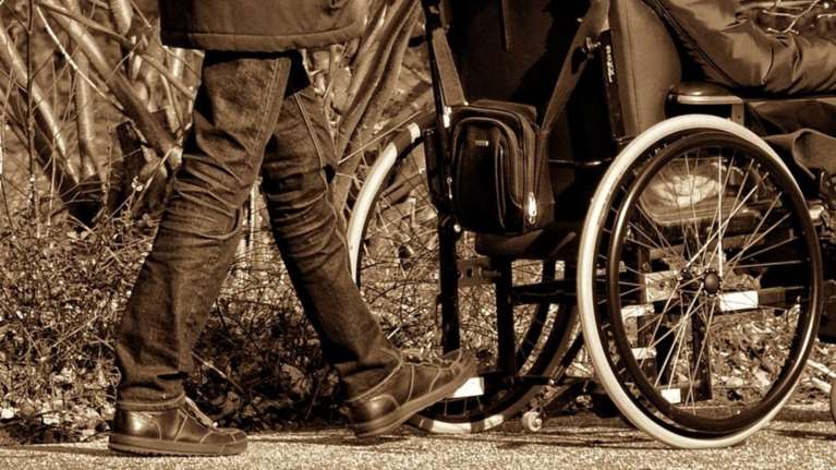 Μειωμένο ωράριο και ειδική άδεια στους γονείς παιδιών με αναπηρία