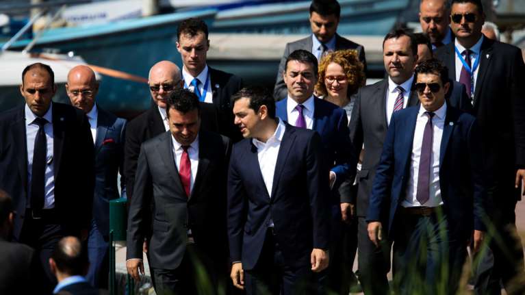 Συνοδεία Τσίπρα στα Σκόπια περισσότεροι από 140 επιχειρηματίες