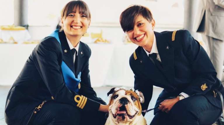 Δυο γυναίκες αξιωματικοί ενώθηκαν με τα δεσμά του γάμου