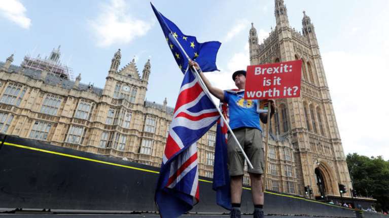 Brexit: Δεύτερο δημοψήφισμα ζητούν κόμματα της αντιπολίτευσης