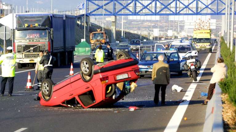 Μείωση 45% των θανάτων από τροχαία σε σχέση με το 2010