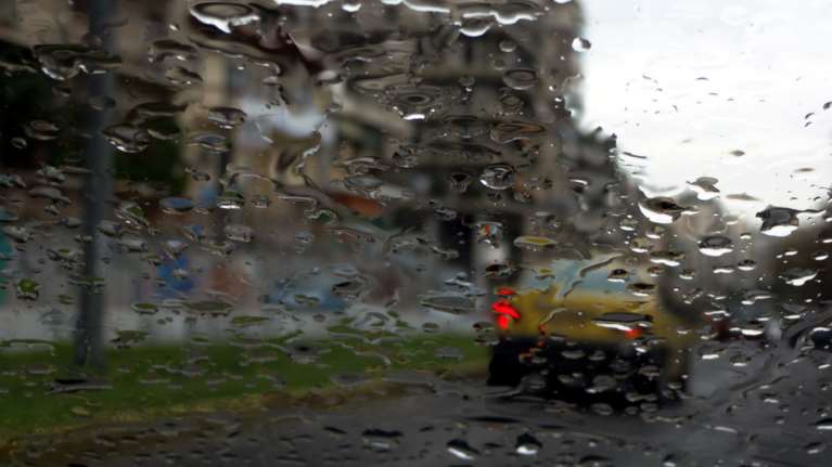 Κακοκαιρία με ισχυρές βροχές, καταιγίδες και χαλάζι