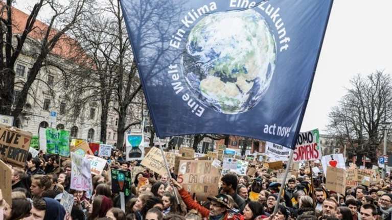 Αιτήματα για την πολιτική του κλίματος από μαθητές στη Γερμανία