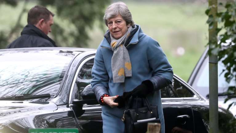 Mε νόμο υποχρεώνεται η Μέι να καθυστερήσει το Brexit