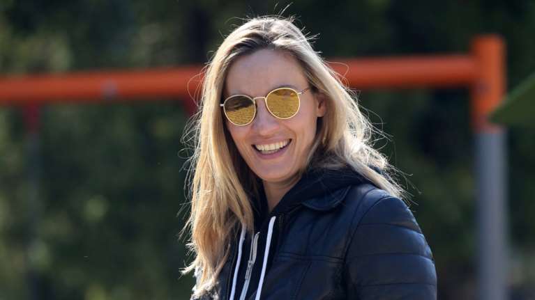 Ελεονώρα Μελέτη: Με φουσκωμένη κοιλιά στην κουζίνα προς αναζήτηση τροφής