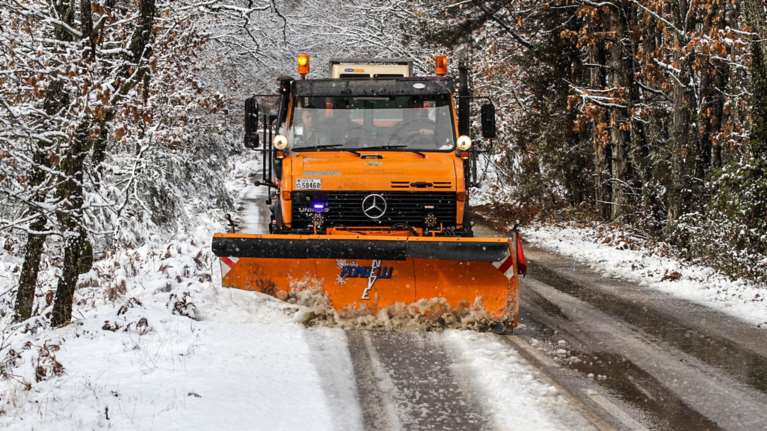 Καϊμακτσαλάν: Ολοκληρώθηκε ο απεγκλωβισμός 42 επιβατών που επέβαιναν σε λεωφορείο