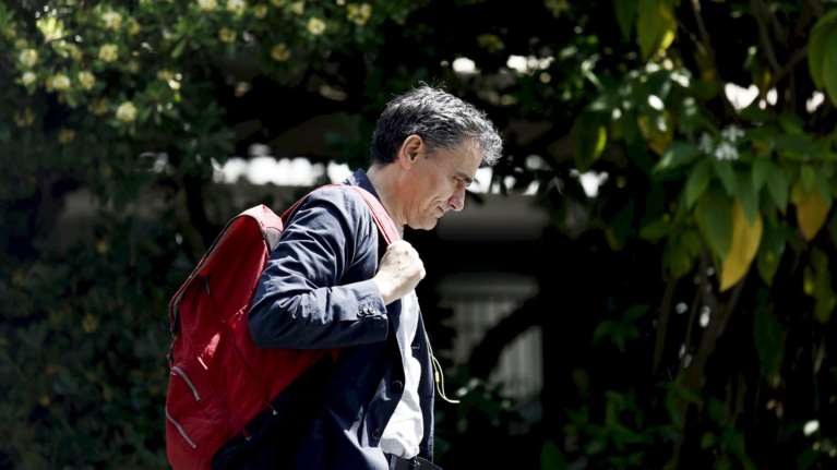 Τσακαλώτος σε Μητσοτάκη: Να πει πώς θα αποζημιώσει τη μεσαία τάξη