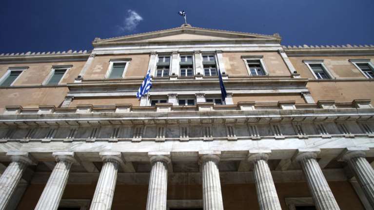 Στον... αστερισμό της σκανδαλολογίας με πόλωση διαρκείας