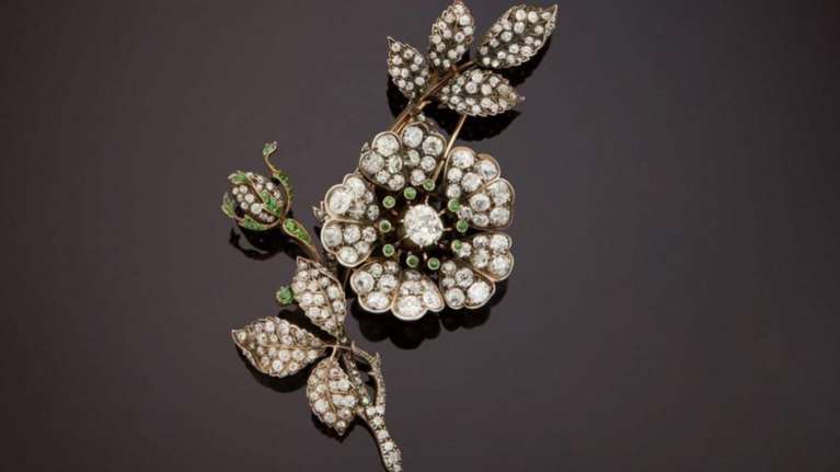 Σε δημοπρασία τα πιο σπάνια διαμαντένια λουλούδια στον κόσμο